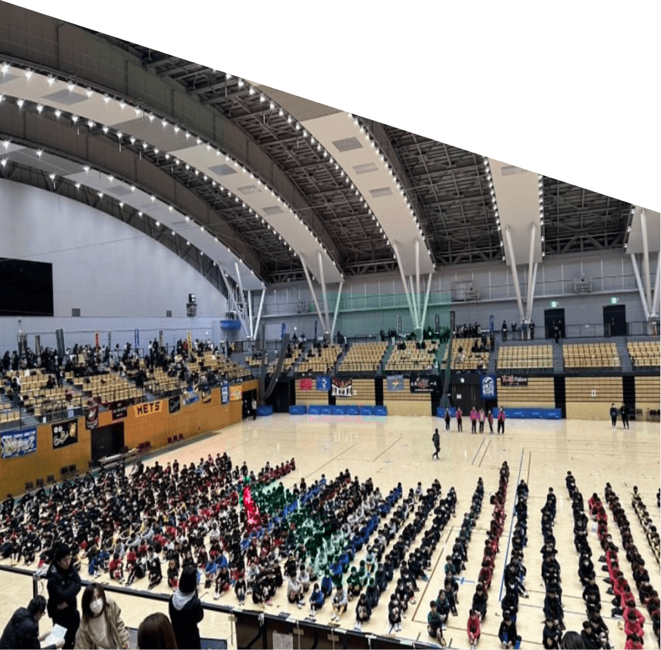 大会で整列する選手たち